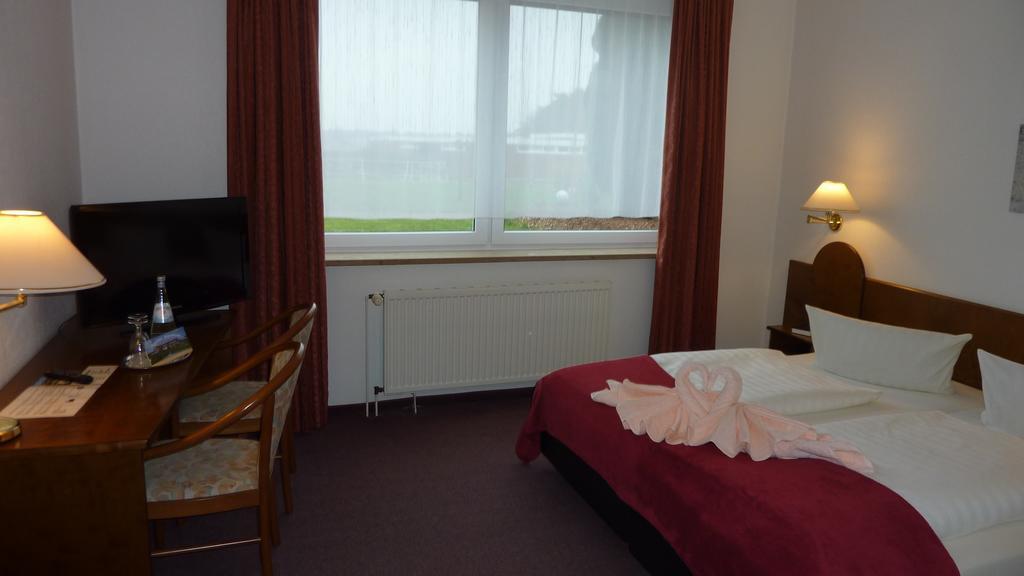 Heidehotel Herrenbruecke Faßberg Екстериор снимка